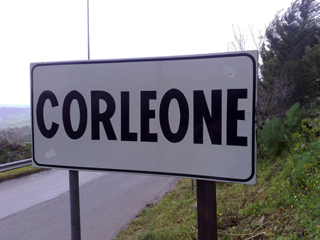 A Corleone, nasconde il cadavere per avere la pensione